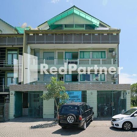 Pondok Hijau Syariah Mitra Reddoorz At Citraland Surabaya Exterior foto