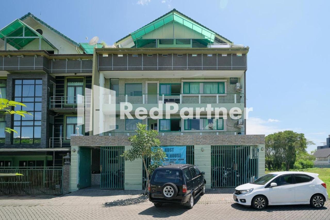 Pondok Hijau Syariah Mitra Reddoorz At Citraland Surabaya Exterior foto