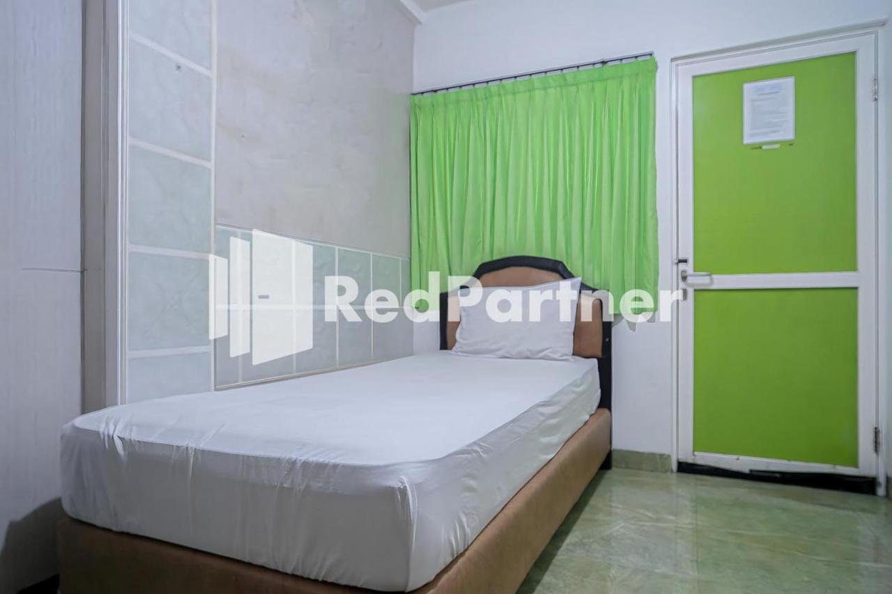 Pondok Hijau Syariah Mitra Reddoorz At Citraland Surabaya Exterior foto