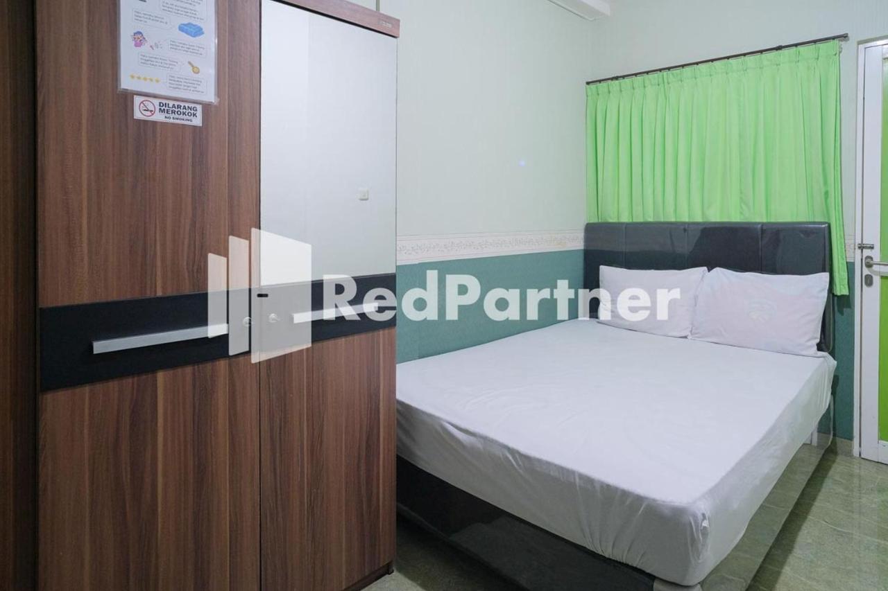 Pondok Hijau Syariah Mitra Reddoorz At Citraland Surabaya Exterior foto